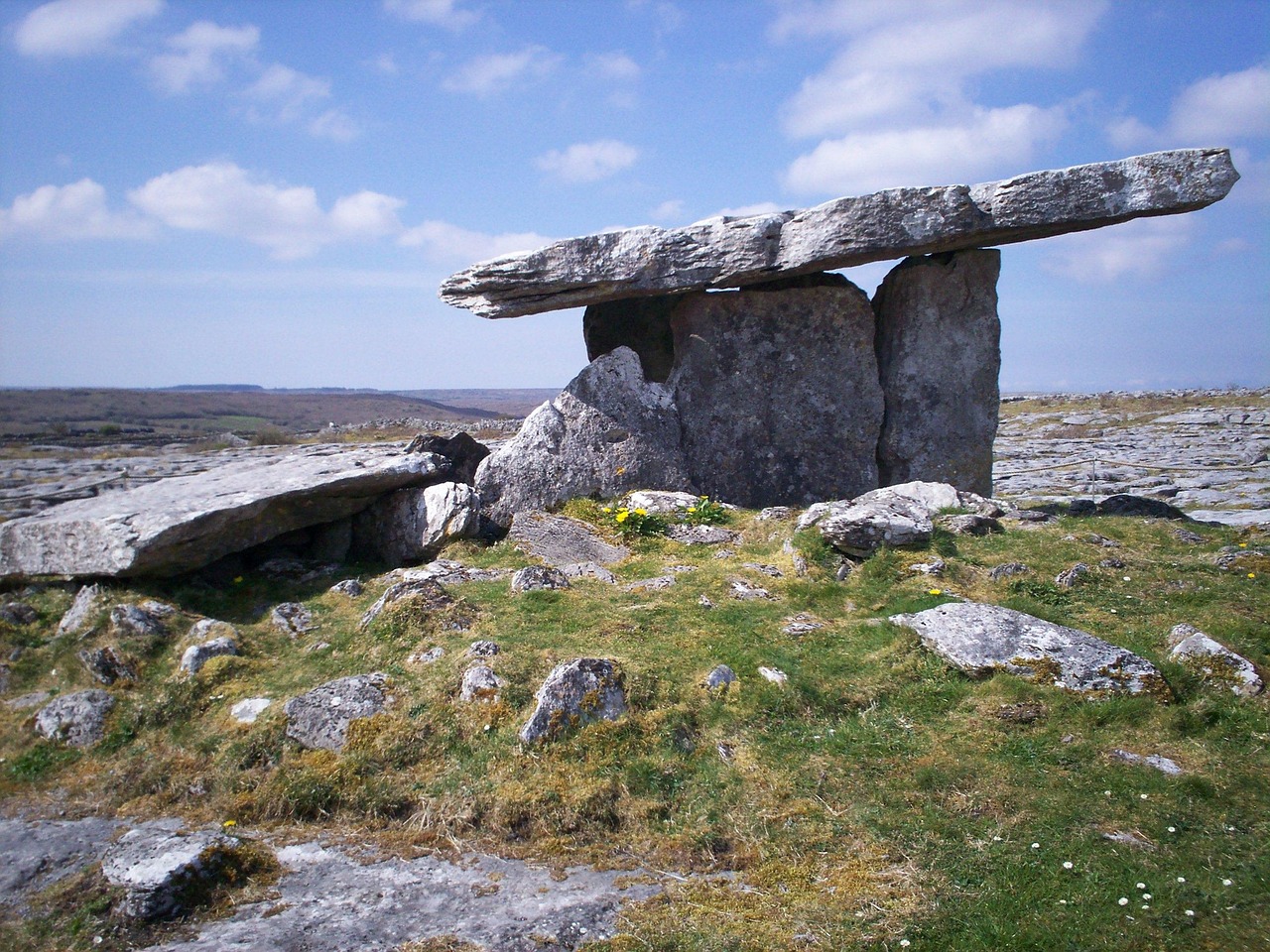 Toormore Bay | Le tombeau mégalithique - Altar | Secret World Trip Planner