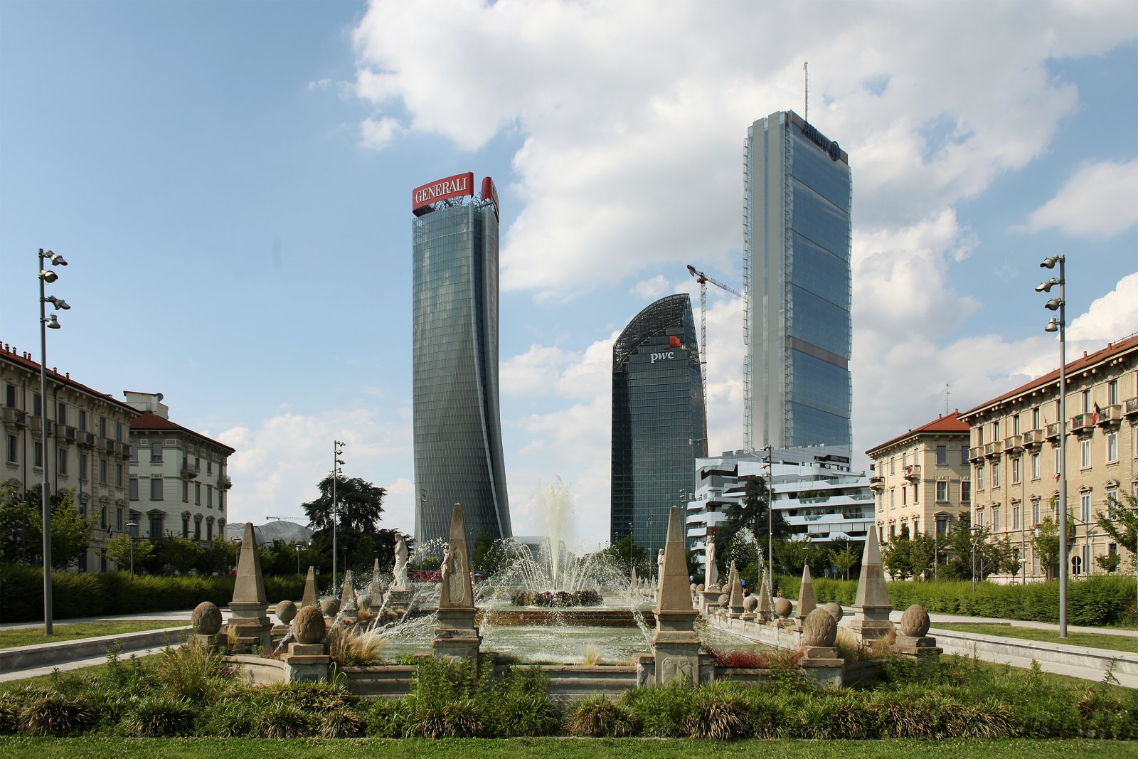လန်/Fontana delle ပိဳင္ဆ Stagioni - Milano | Secret World Trip Planner