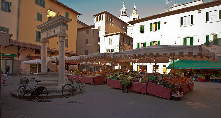 Market Parisukat - Piazza del Mercato Centrale | Secret World Trip Planner