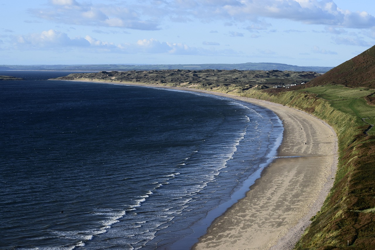 Péninsule de Gower | Le sable blanc de la baie de Rhossili - Rhossili | Secret World Trip Planner