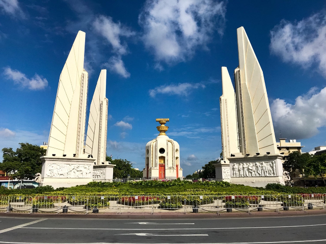 Demokratie-Denkmal - Khet Phra Nakhon | Secret World Trip Planner