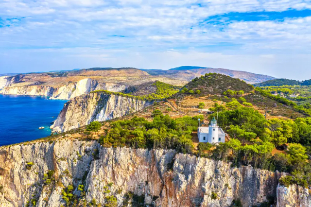Luce guida sulle scogliere: Il Faro di Keri a Zákynthos - Κέρι | Secret World Trip Planner