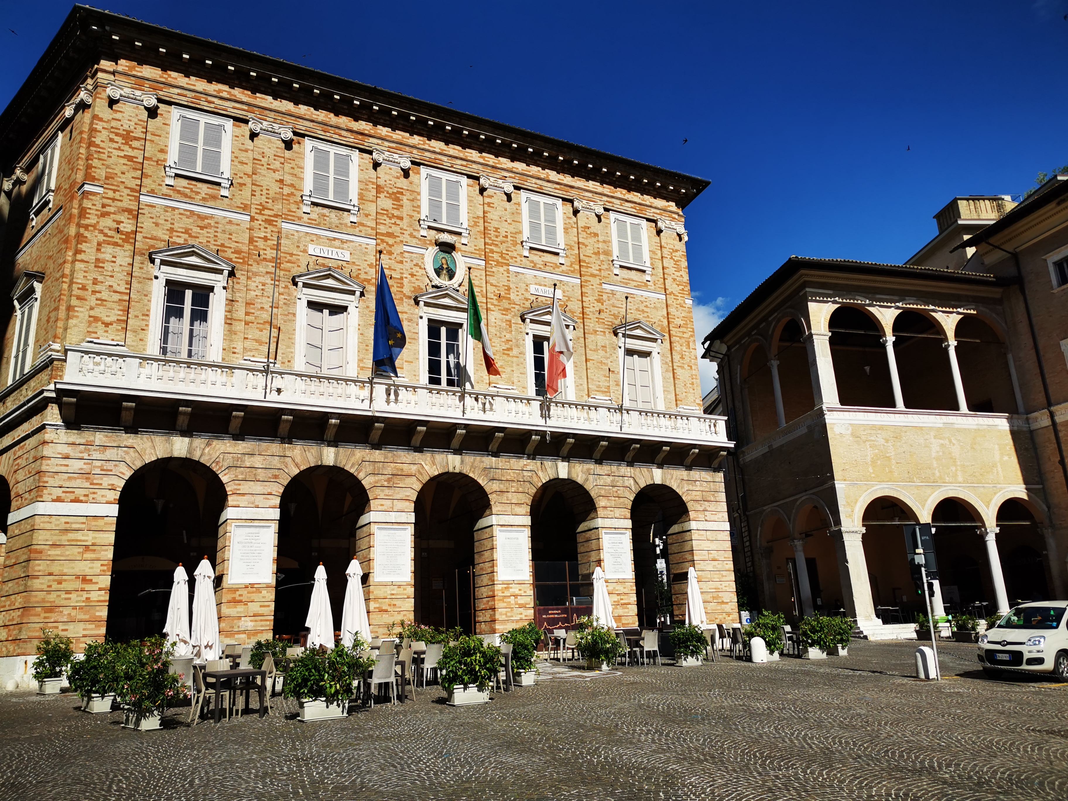 Branduri și produse alimentare / Fava ' ngreccia - Macerata | Secret World Trip Planner