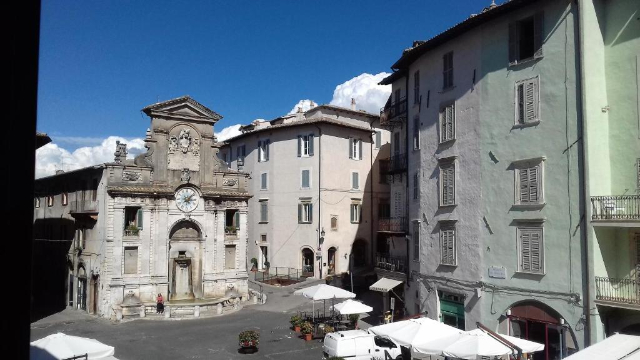 Tirgus laukuma strūklaka - Spoleto | Secret World Trip Planner
