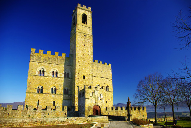 Castelul Poppi - Poppi | Secret World Trip Planner