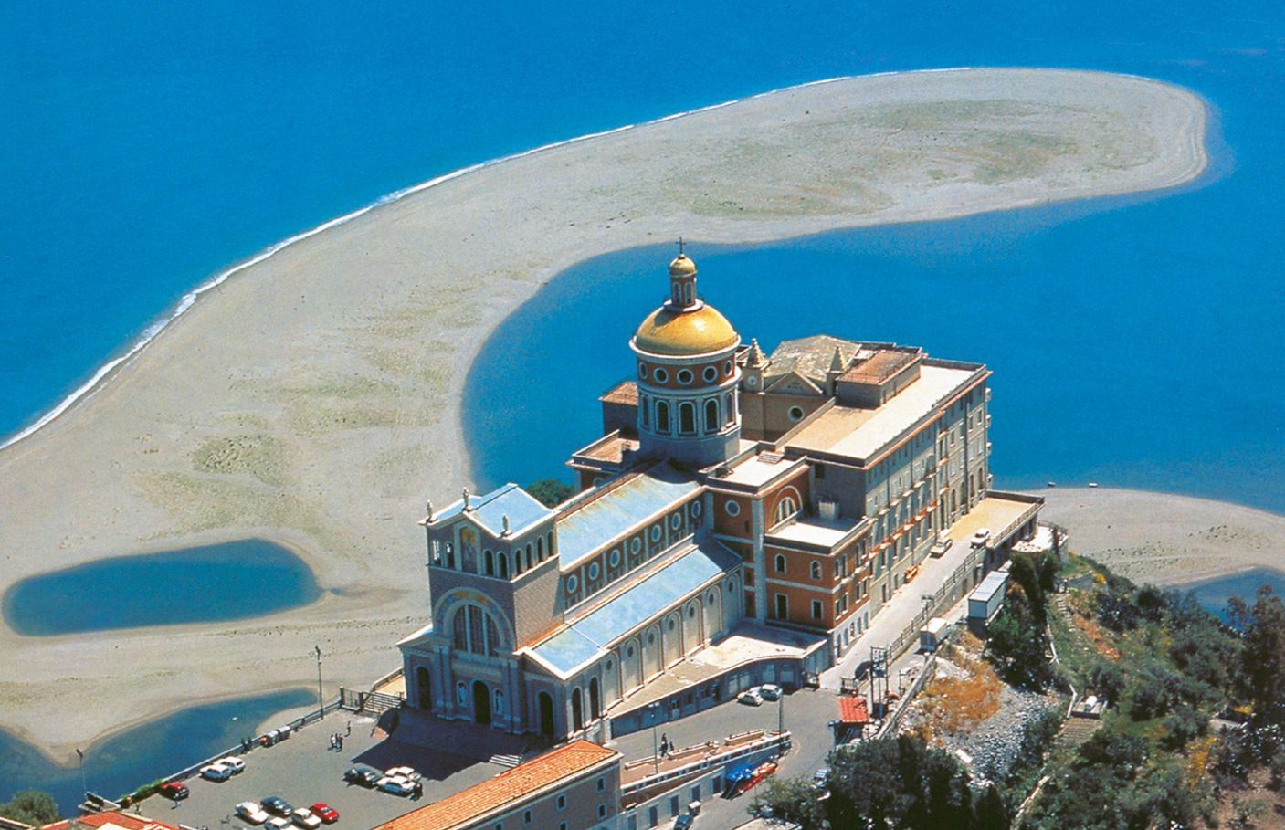 Heiligtum der Schwarzen Madonna - Tindari | Secret World Trip Planner