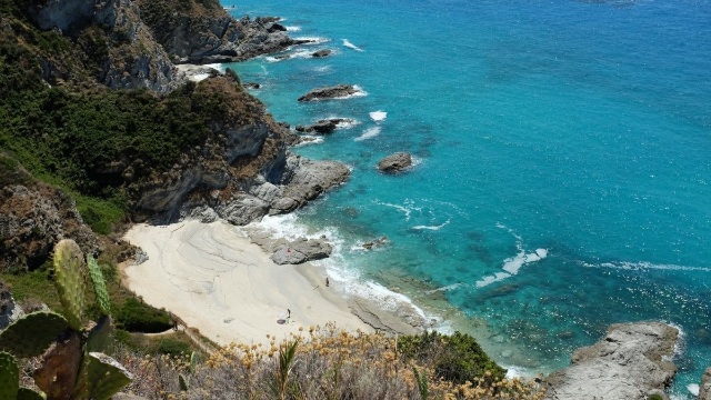 LA PLAGE DE PRAIA I FOCU - Capo Vaticano | Secret World Trip Planner