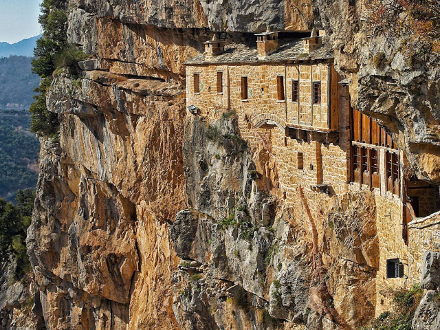 Le monastère Holy Kipinas - North Tzoumerka 440 01 | Secret World Trip Planner