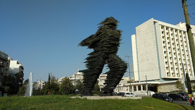 Dromeas, Il corridore di vetro di Atene: Una scultura in movimento - Athens | Secret World Trip Planner
