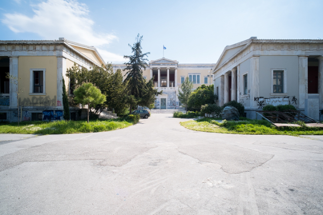 Das Athener Polytechnikum-Denkmal - Athina | Secret World Trip Planner