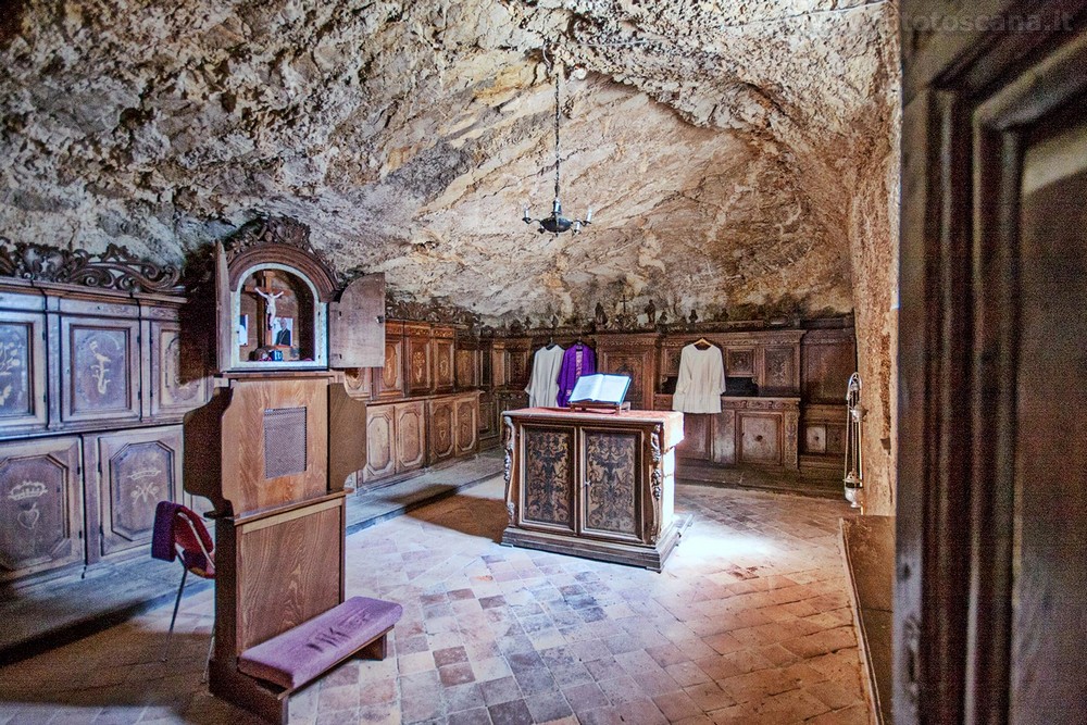 Ermita ng Calomini - Vergemoli | Secret World Trip Planner