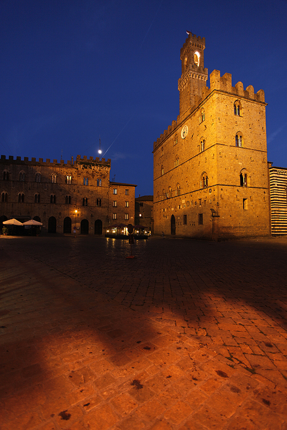 พระราชวังไพรเออรี่ - Volterra | Secret World Trip Planner