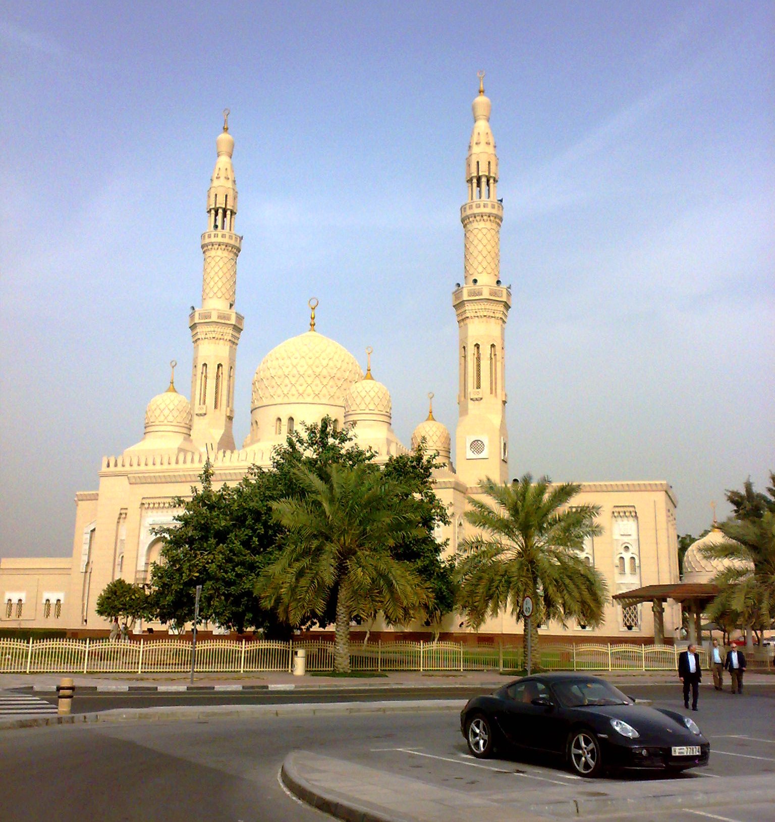 Dubai: Jumeirah Mosque - Dubai | Secret World Trip Planner