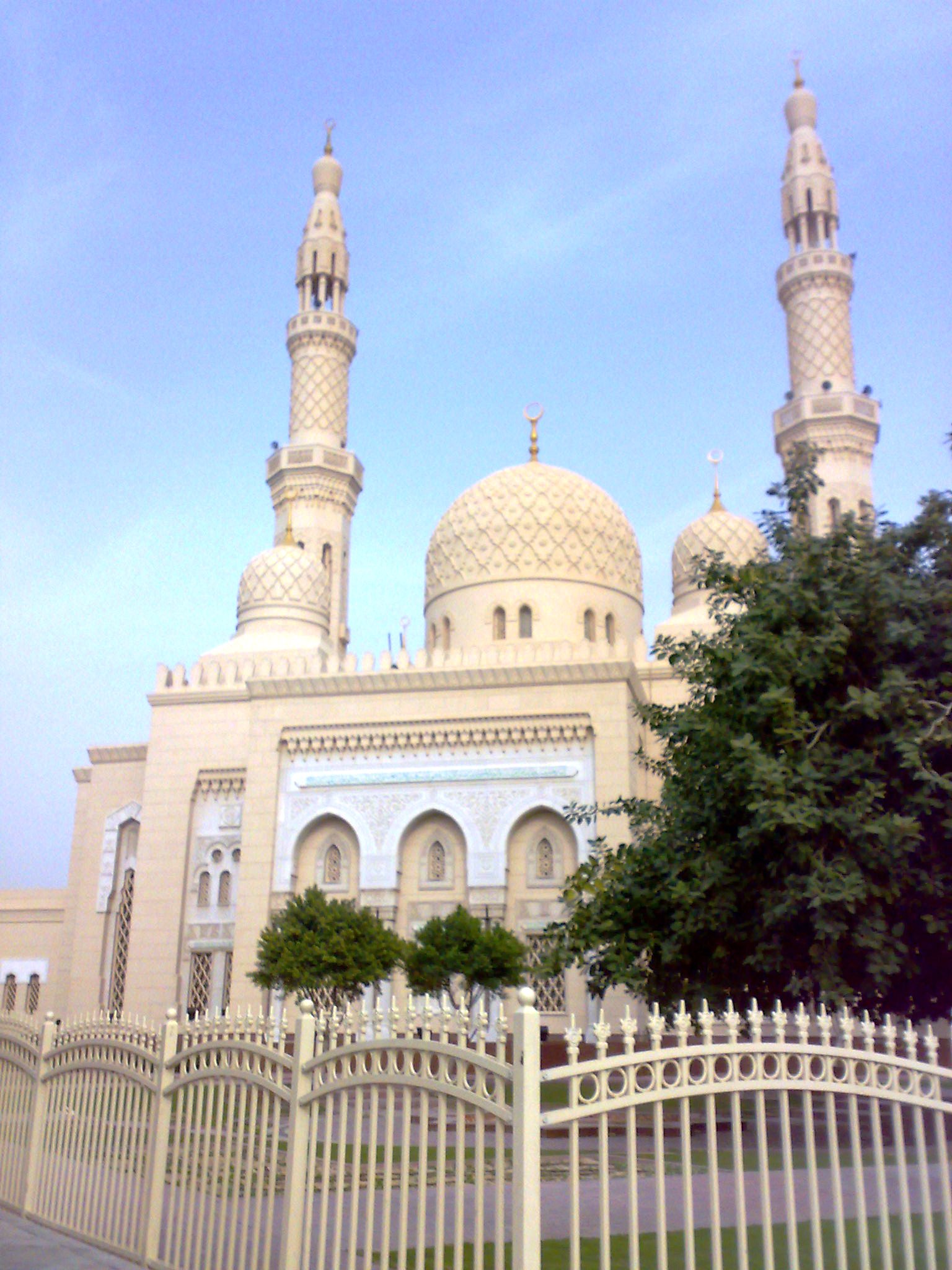Dubai: Jumeirah Mosque - Dubai | Secret World Trip Planner