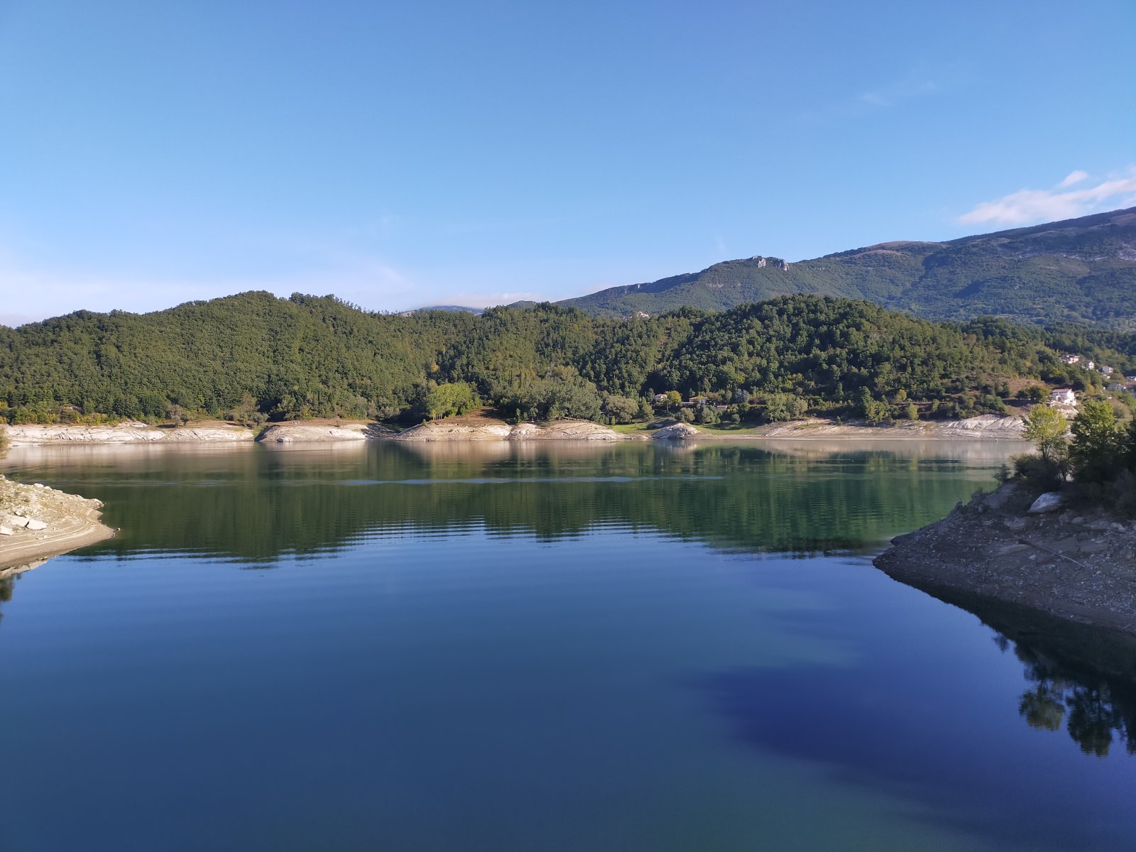 Lazio | Lago del Salto, una bellezza sconosciuta - Lago del Salto | Secret World Trip Planner