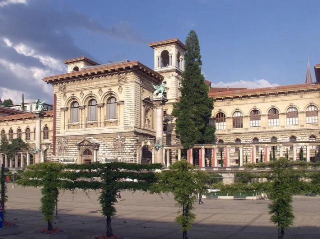 رومین کا محل - Lausanne | Secret World Trip Planner