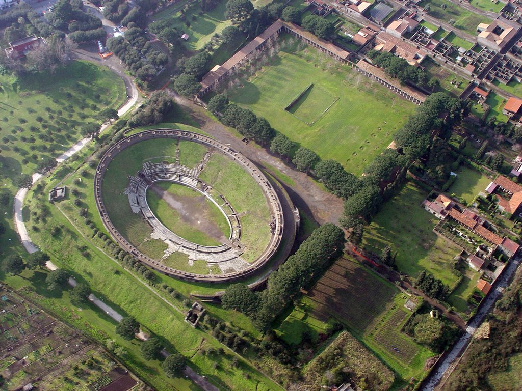Anfiteatro - Via dell’Abbondanza | Secret World Trip Planner