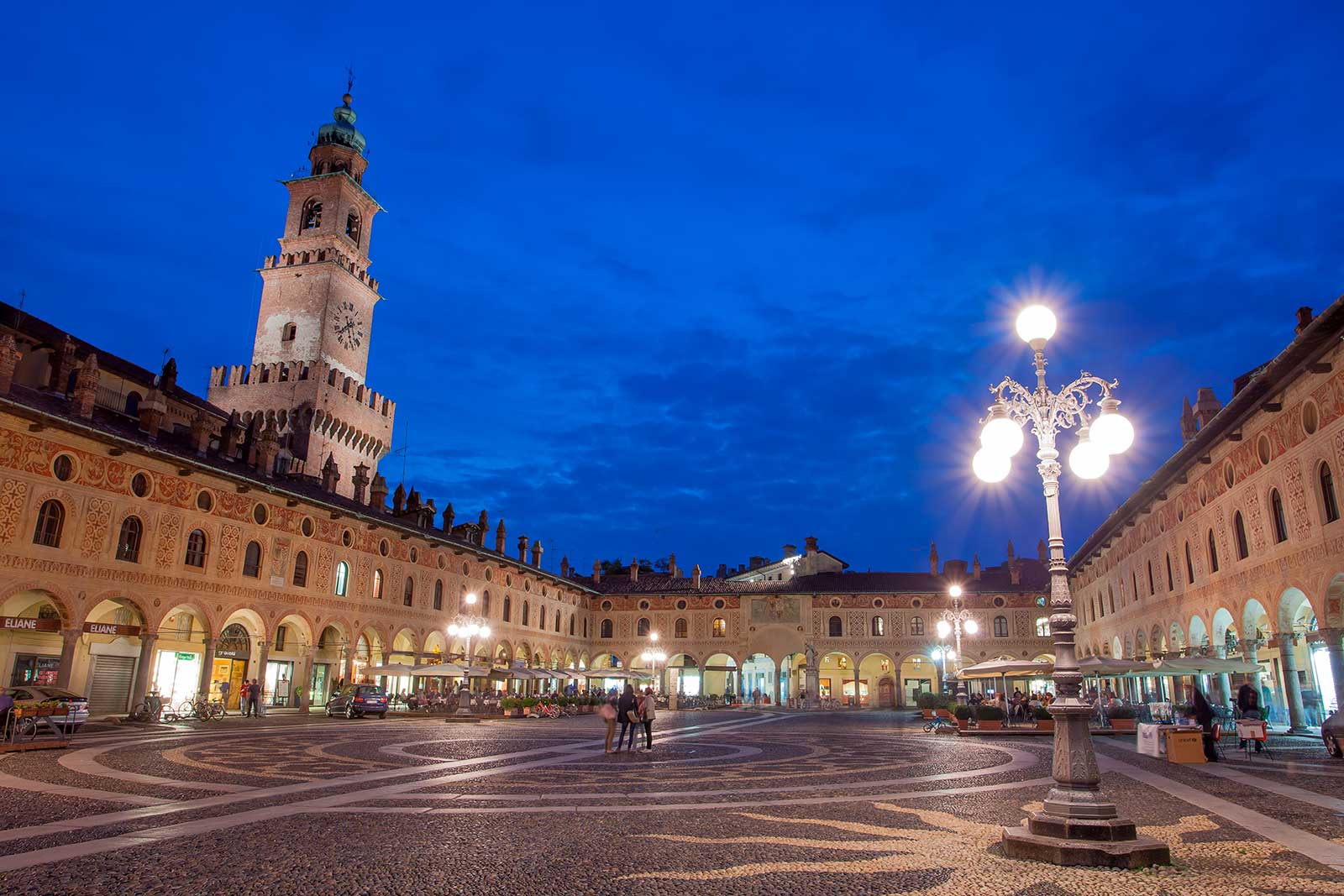 ساحة الدوق - Vigevano | Secret World Trip Planner
