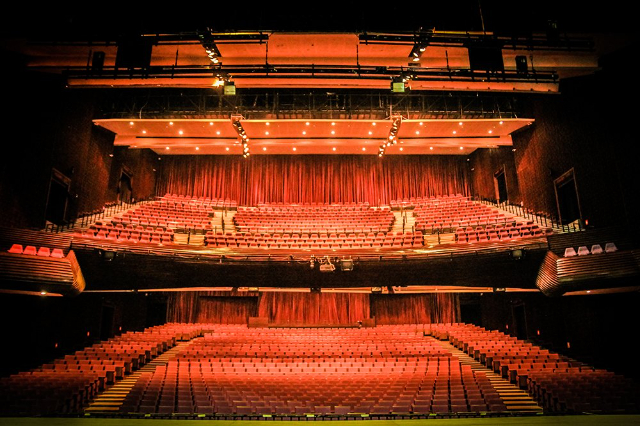 Théâtre Muangthai Rachadalai - Khet Din Daeng | Secret World Trip Planner