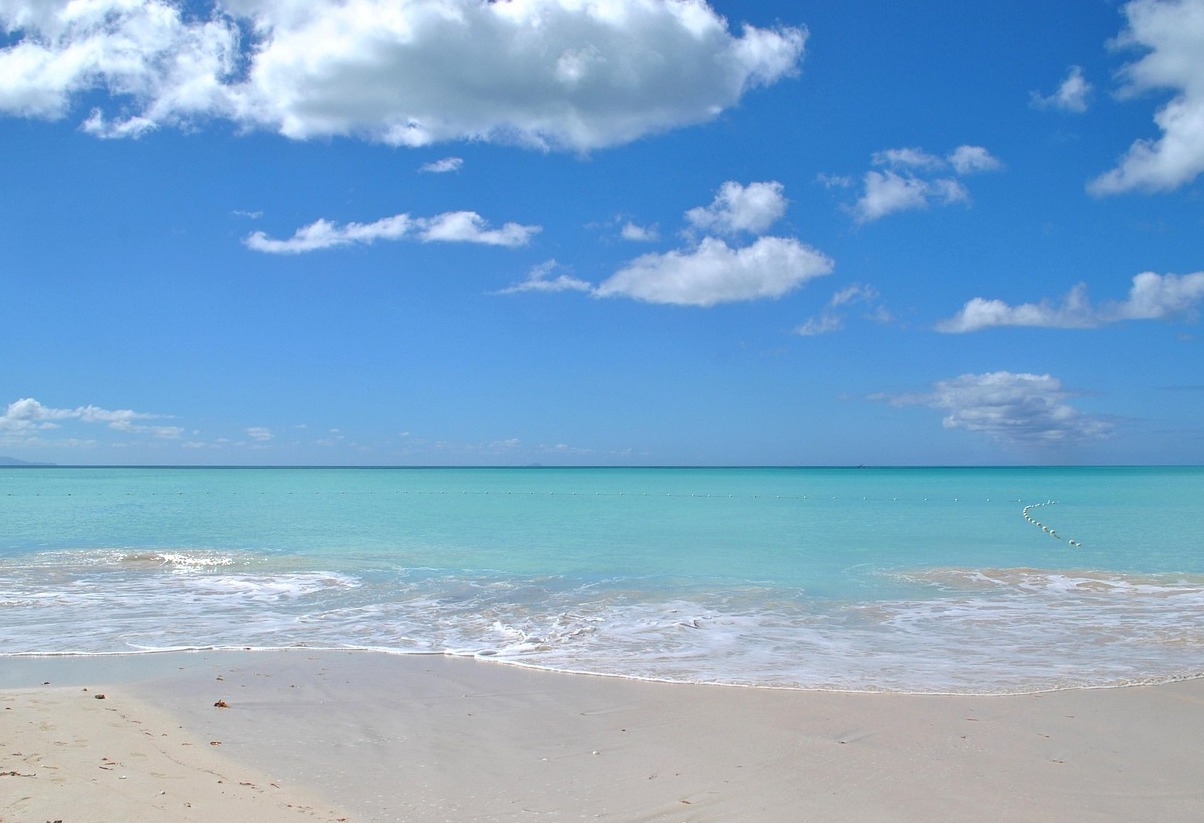 Darkwood Beach, sabbia bianchissima in Antigua - Darkwood Beach | Secret World Trip Planner