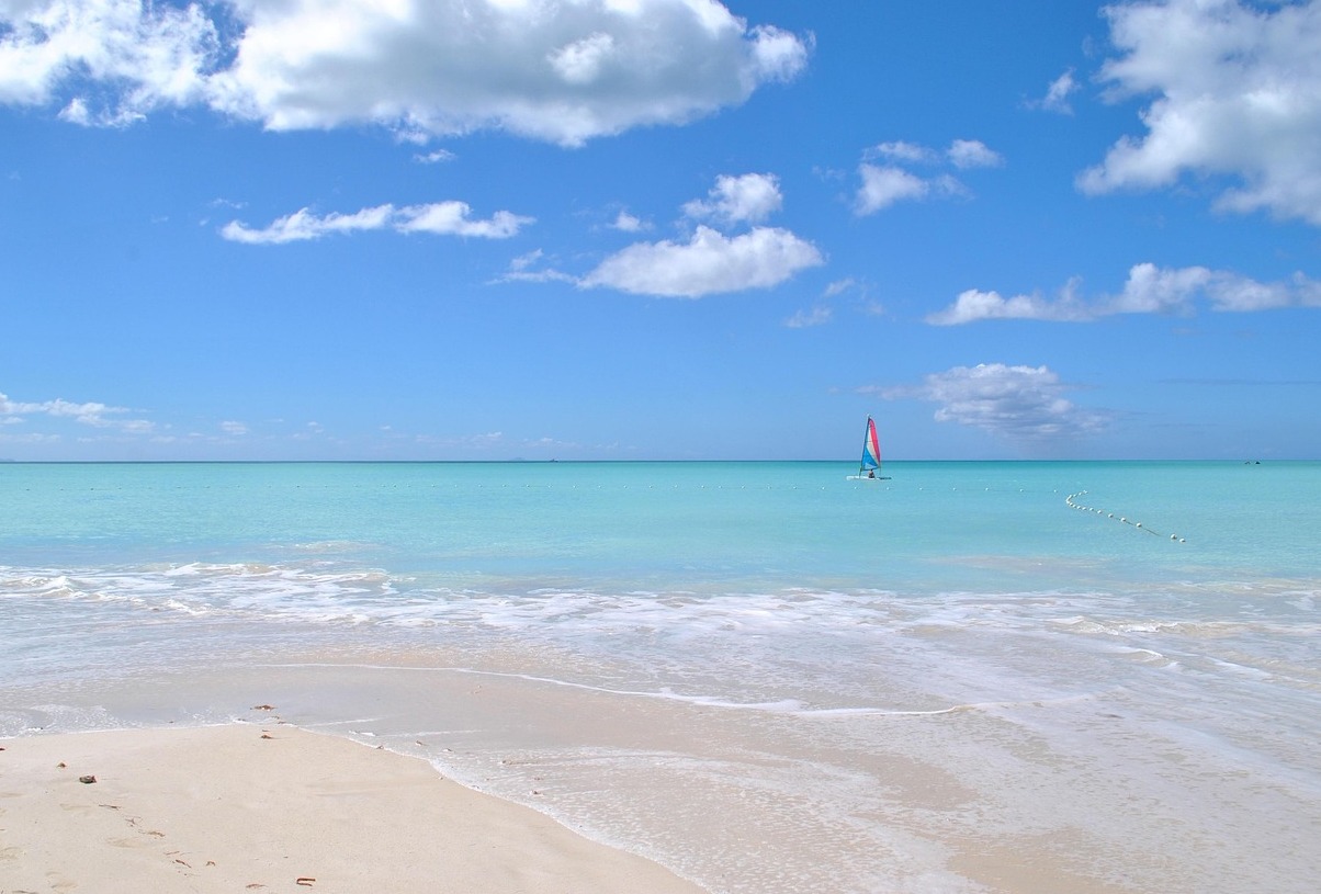 Darkwood Beach, sabbia bianchissima in Antigua - Darkwood Beach | Secret World Trip Planner