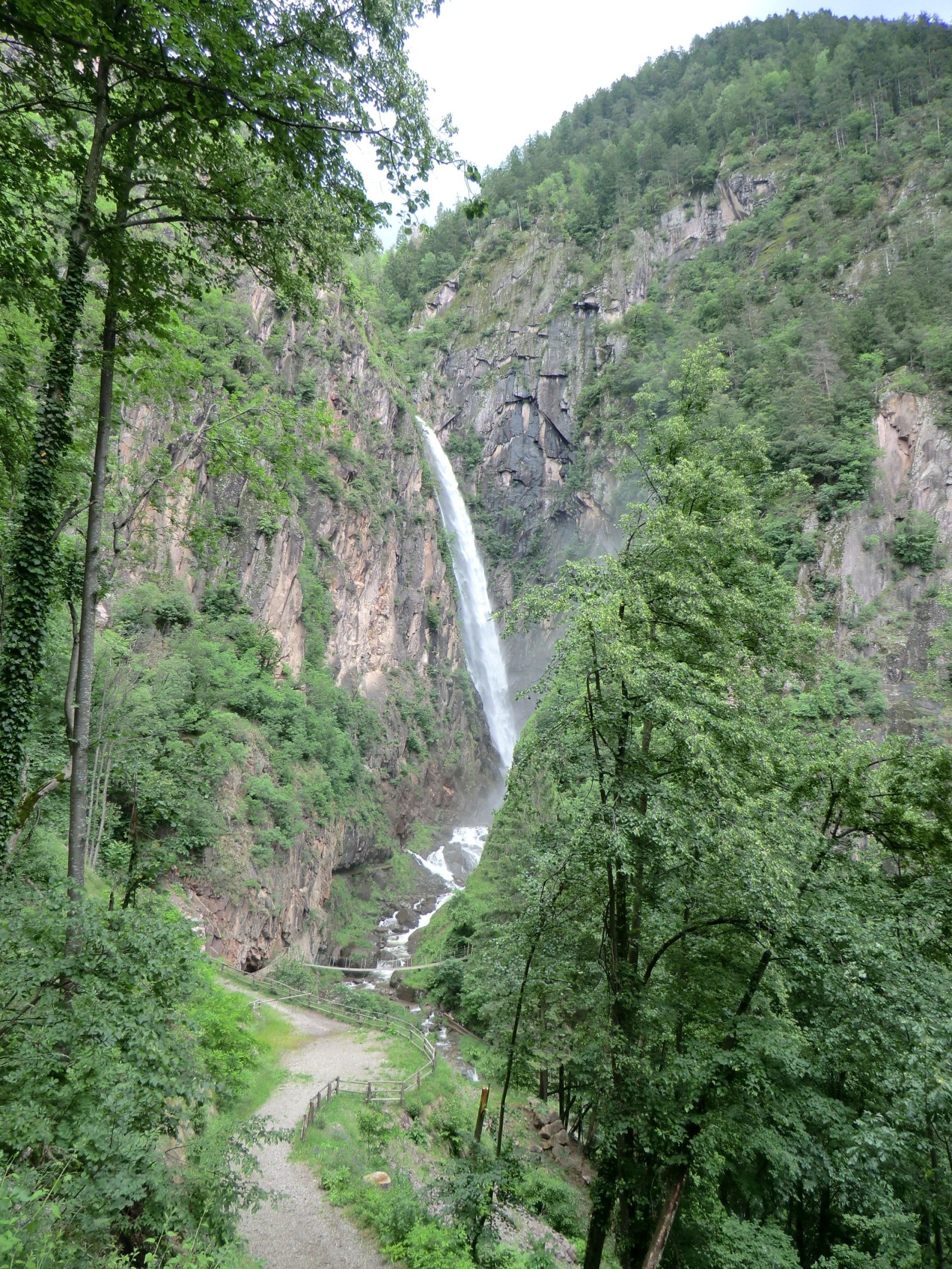 Dolomites | Fragsburger Wasserfall ou Cascata del rio Sinigo - Merano | Secret World Trip Planner