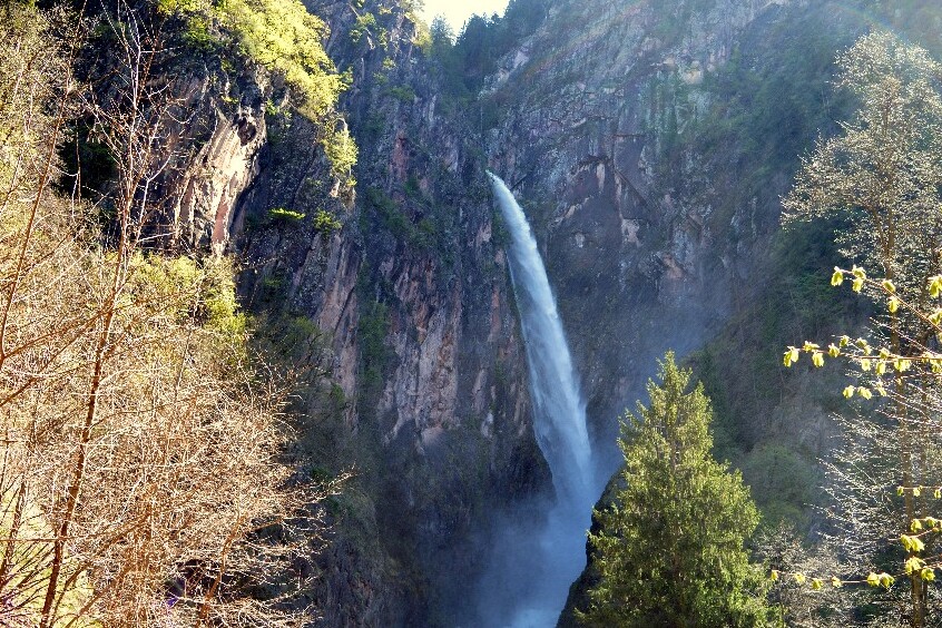 Chutes de Fragsburg : la plus haute chute d'eau du Tyrol du Sud - Merano | Secret World Trip Planner