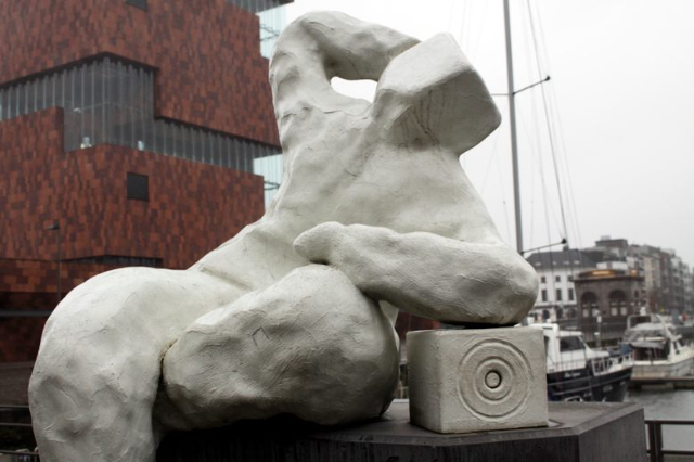 La statue : Le Chuchoteur - Antwerpen | Secret World Trip Planner