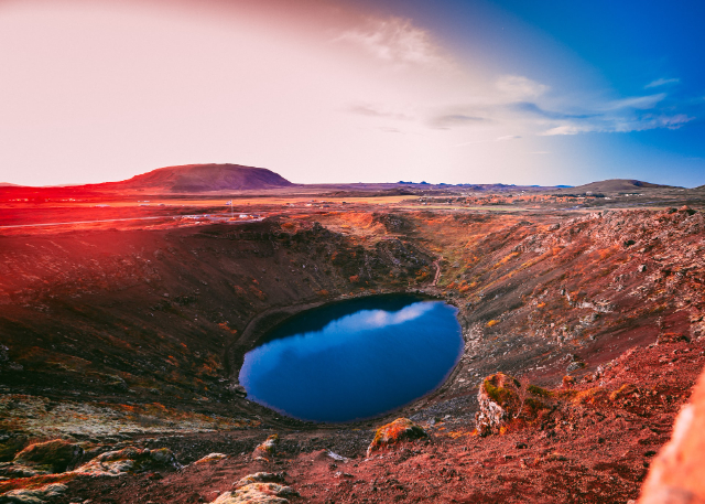 Lac de cratère de Kerid, Islande : Une symphonie de couleurs et de merveilles géologiques — Klausturholar