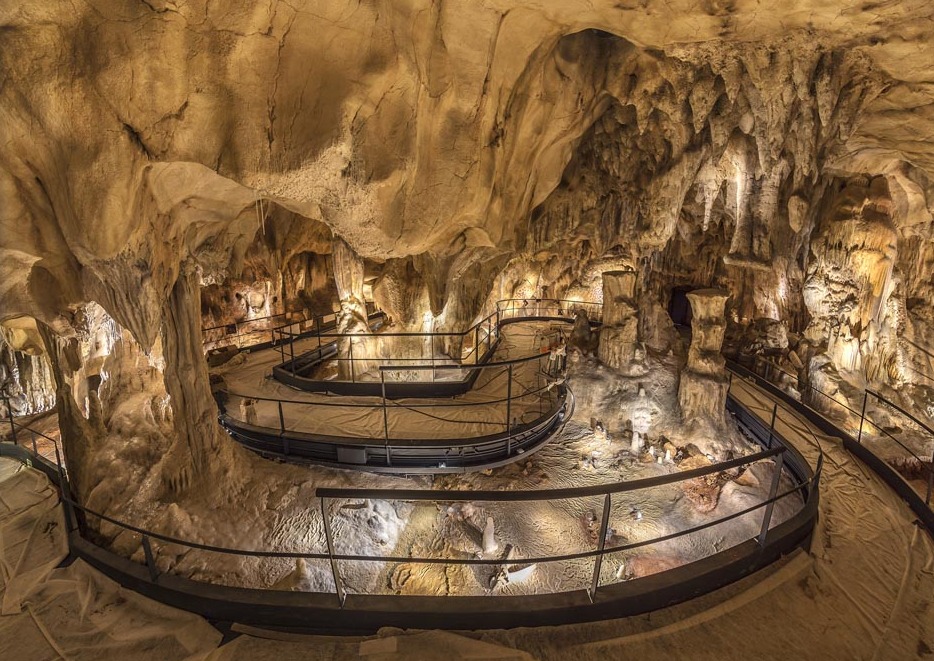 Cave Chauvet-Pont d'Arc - A masterpiece of prehistoric art. — Vallon-Pont-d'Arc