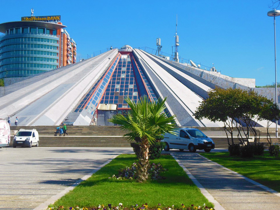 La Pyramide de Tirana — Tirana