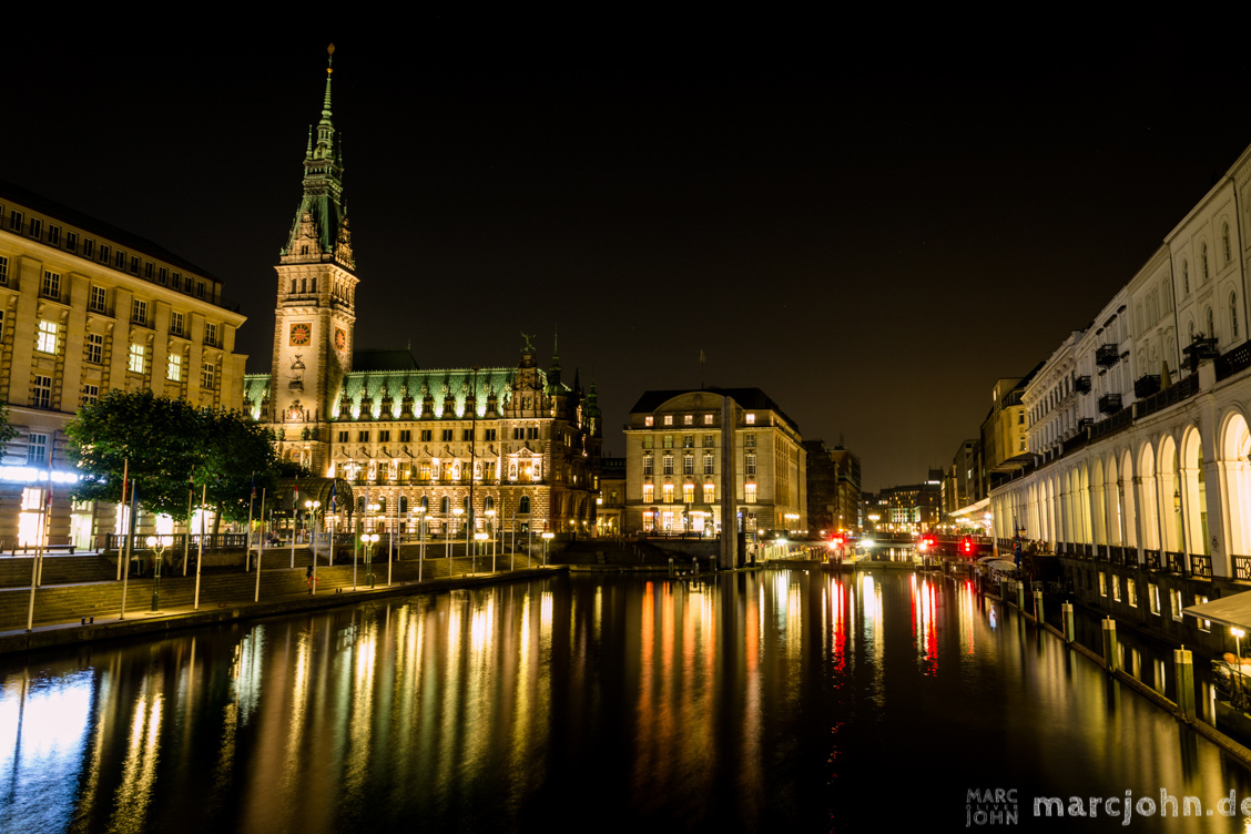 An Jungfernstieg is é an tsráid cáiliúil i Hamburg - Hamburg | Secret World Trip Planner