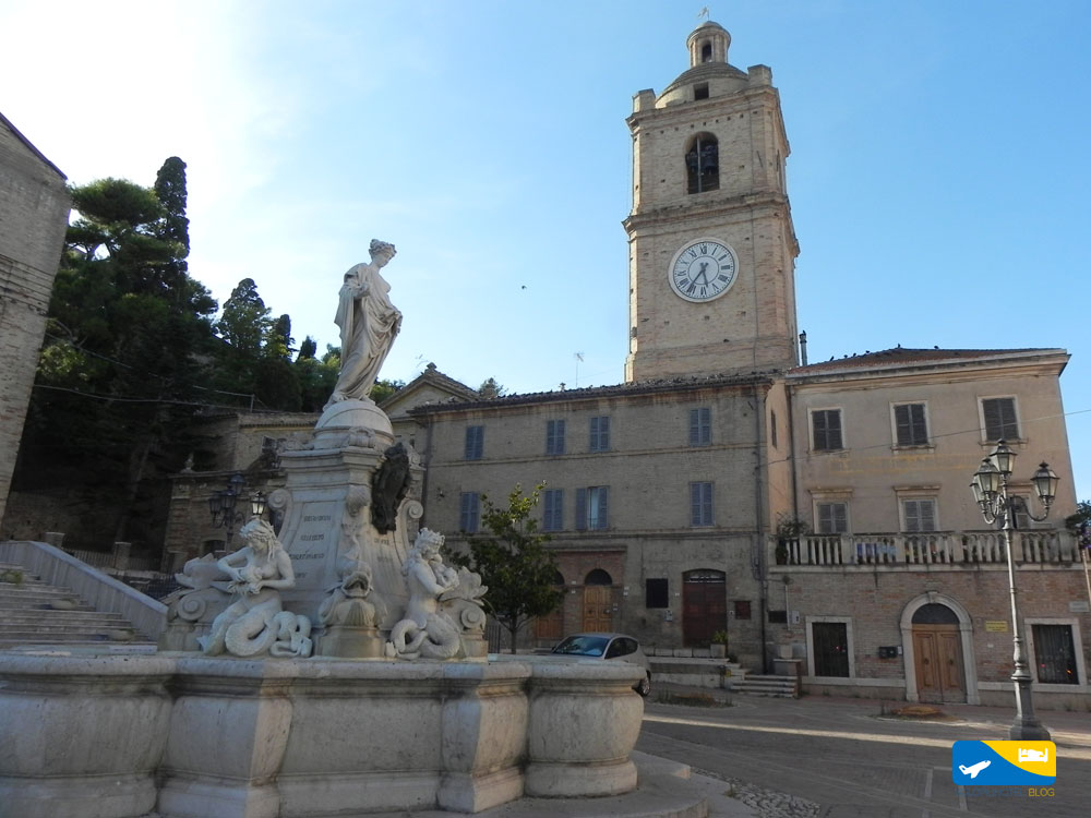 Brunnen der Demokratie oder des Überflusses - Porto San Giorgio | Secret World Trip Planner