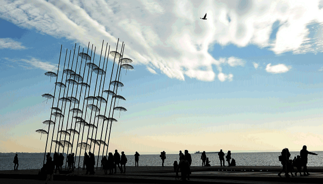 Die Schirme: Ein Leuchtturm der Kunst und Inspiration in Thessaloniki — Thessaloniki