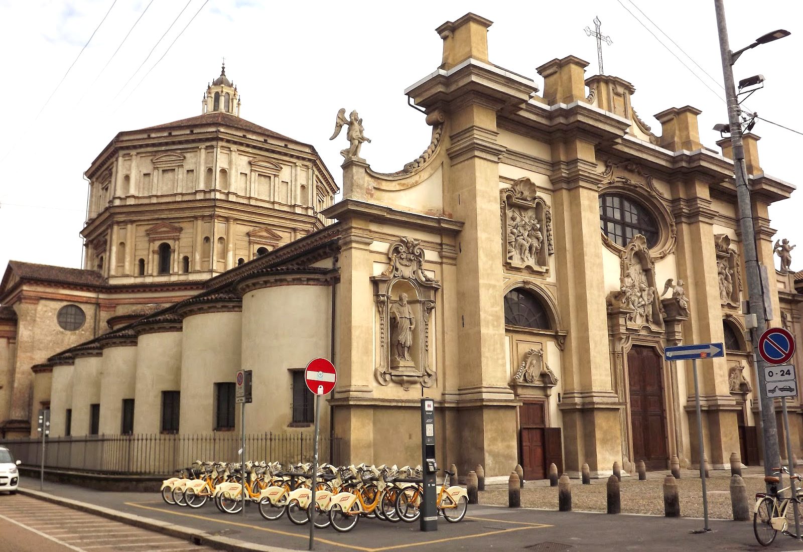 Église de Santa Maria della Passione - Milano | Secret World Trip Planner