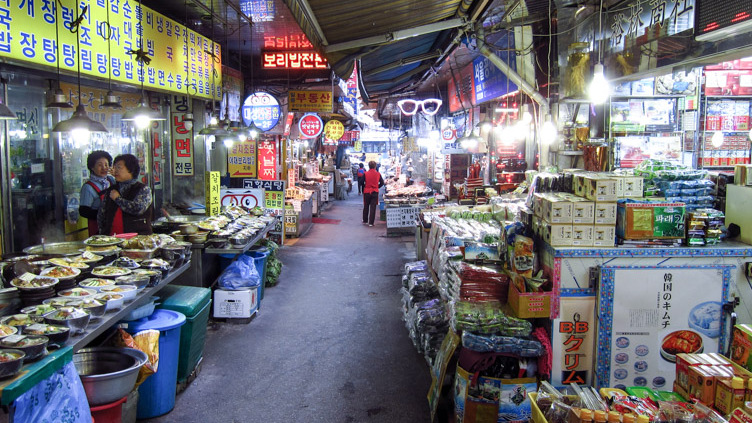 Namdaemun Market: largest traditional market in Korea — Jung-gu