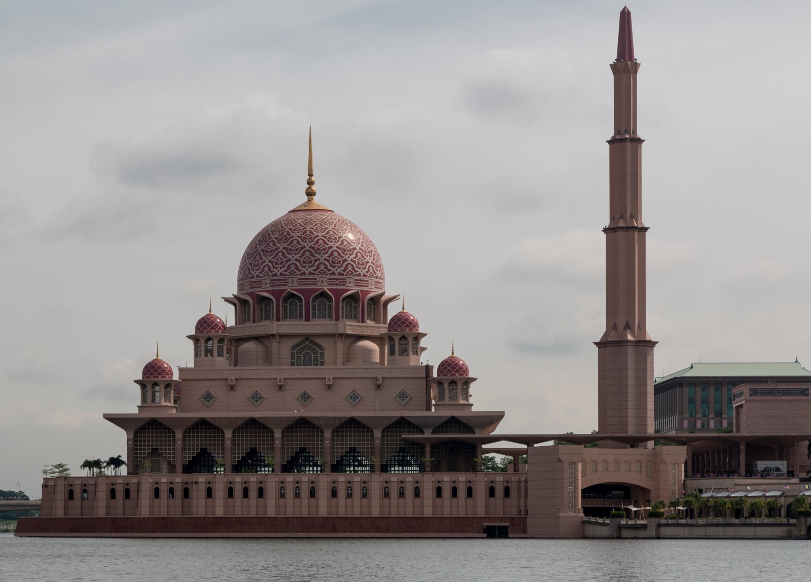 La mosquée de Putra - Le monde secret - Putrajaya | Secret World Trip Planner
