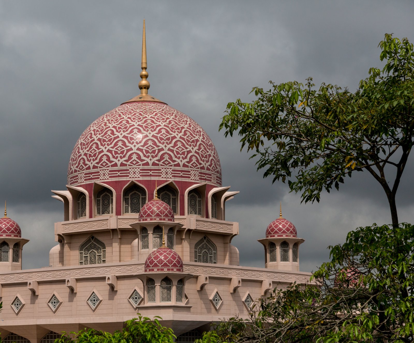 La mosquée de Putra - Le monde secret - Putrajaya | Secret World Trip Planner