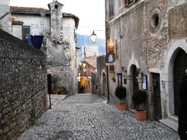 Sermoneta Jewel na hIodáile - Sermoneta | Secret World Trip Planner