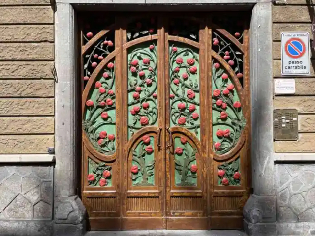 ປະຕູຮົ້ວຂອງ Pomegranate - Torino | Secret World Trip Planner