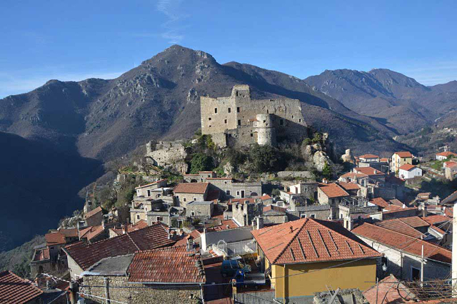 Descubrir las antiguas rutas de la sal - Zuccarello | Secret World Trip Planner