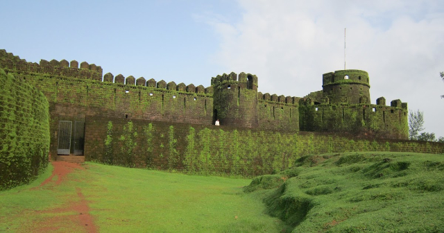 Fort de Mirjan - Mirjan | Secret World Trip Planner