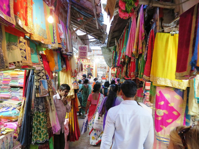 Marché Mangaldas : Le paradis des tissus et le refuge des boutiques sur mesure de Mumbai - Mumbai | Secret World Trip Planner