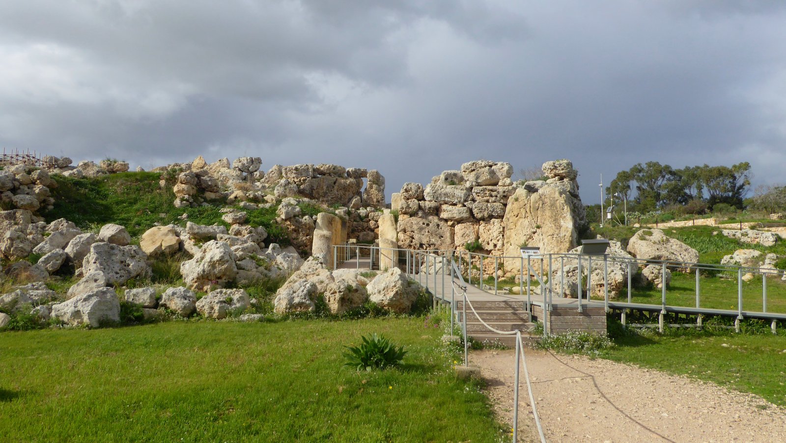 Ġgantija temples:the second oldest temple in the world - Ix-Xag?ra | Secret World Trip Planner