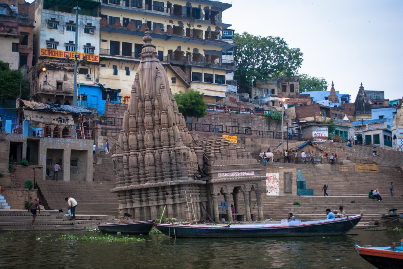Ratneshwar Mahadev, the Leaning temple of Varanasi - Dayal Mahuva | Secret World Trip Planner