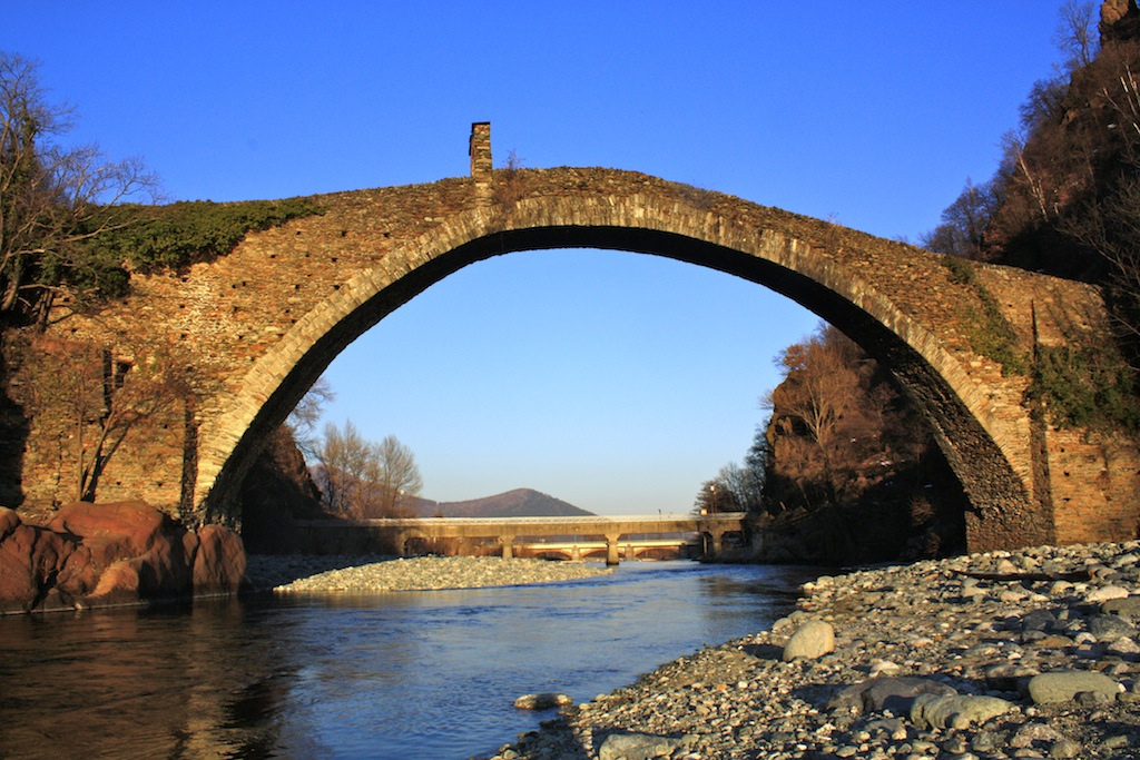 ຂົວຂອງມານ - Lanzo Torinese | Secret World Trip Planner