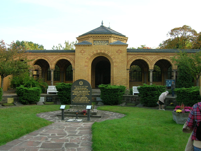 Jewish Cemetery WeiBensee - Berlin | Secret World Trip Planner