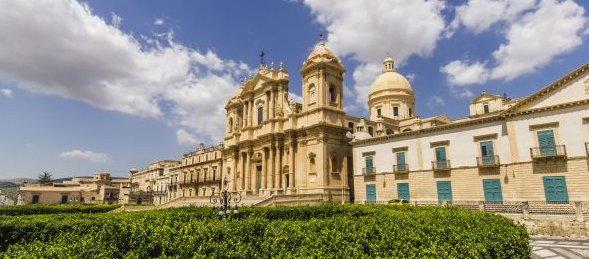Place de l'hôtel de ville - Noto | Secret World Trip Planner