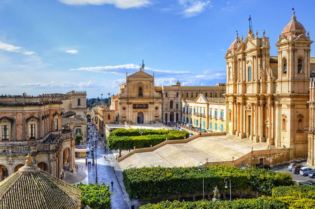 Place de l'hôtel de ville - Noto | Secret World Trip Planner