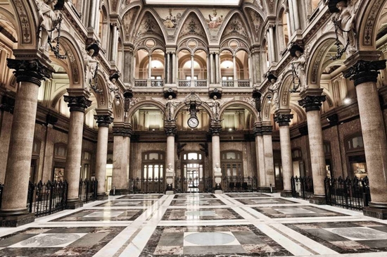 Pałac Giełdowy - Napoli | Secret World Trip Planner
